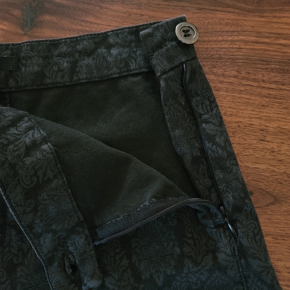 Forever 21 baroque-patterned shorts (EUC) - Picture 2 of 6